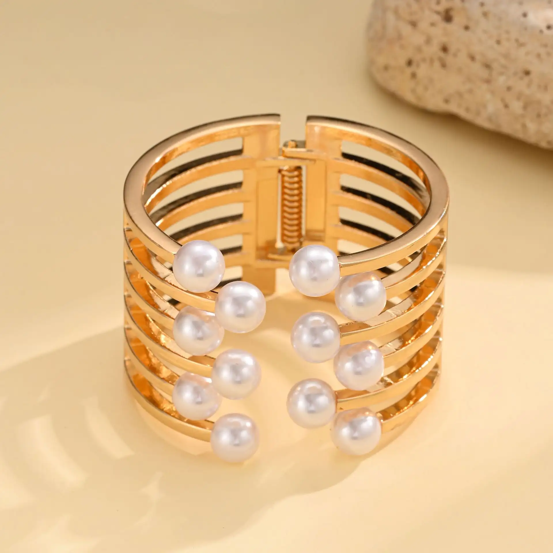 Alloy Fan-Shaped Symmetrical Pearl Bracelet For Women