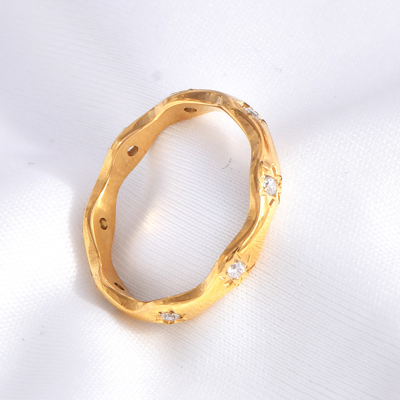 French Entry Lux Delicate Geometric Corrugated Ring