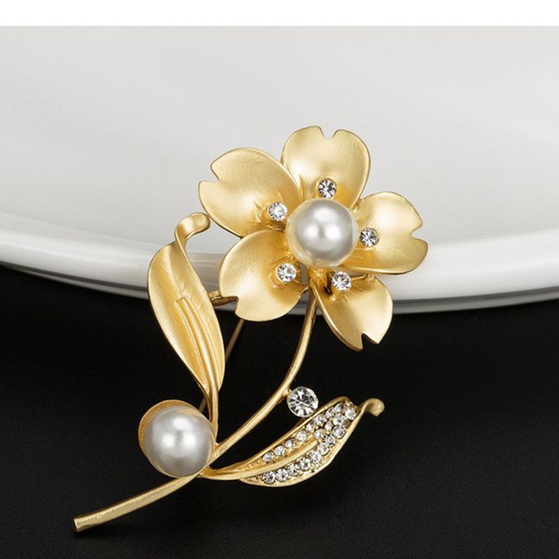Non-fading Plant Flower And Leaf Crystal Rhinestone Matte Gold Brooch