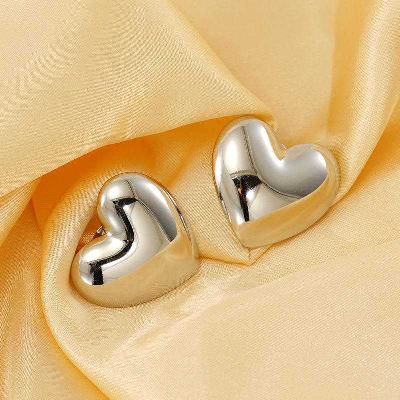 Fashionable All-matching Love Heart Stud Earrings Women's High Sense