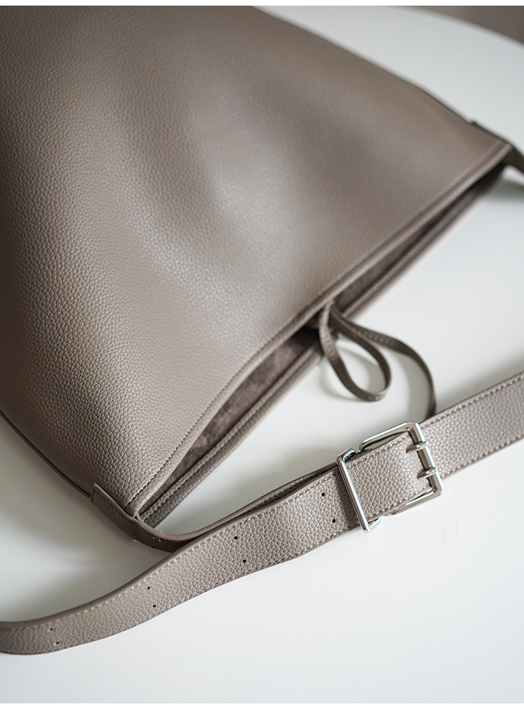 Large Capacity Solid Color Simple Lychee Pattern Bucket Bag — foto 14