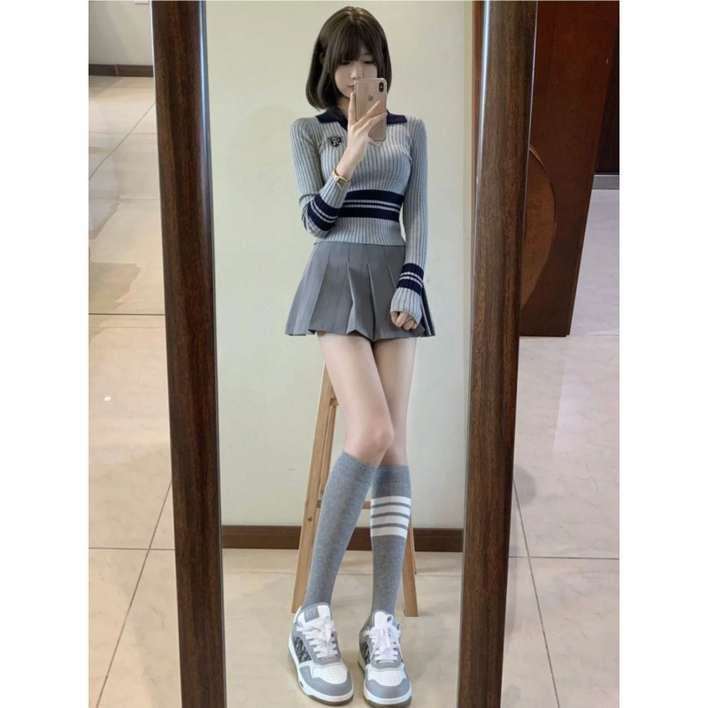 Sweet And Spicy Small Milk Series Wear Gray Knitted Top Pleated Skirt