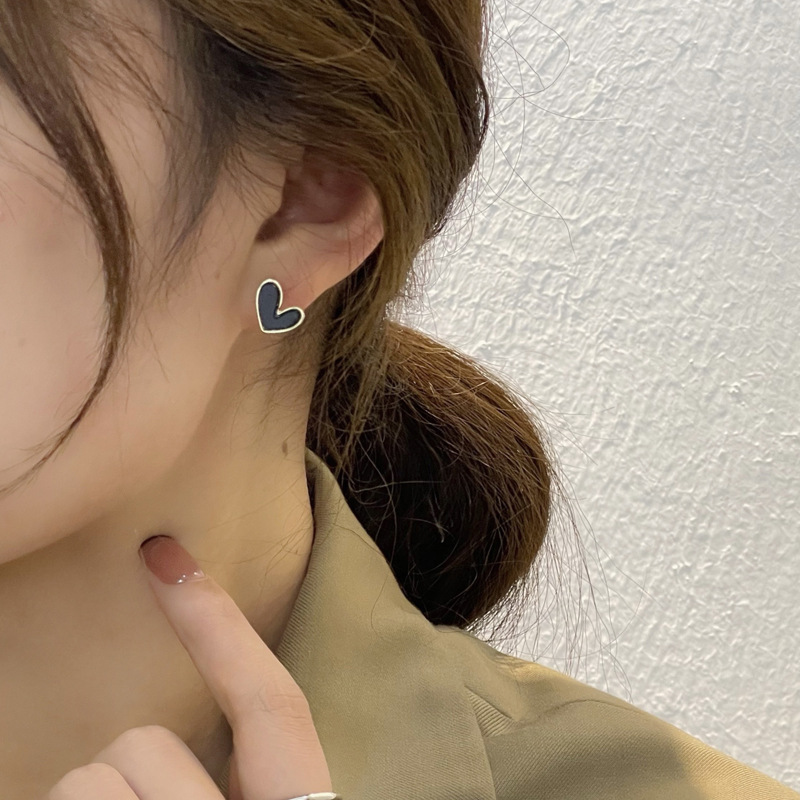 Women's Simple Love Heart Stud Earrings