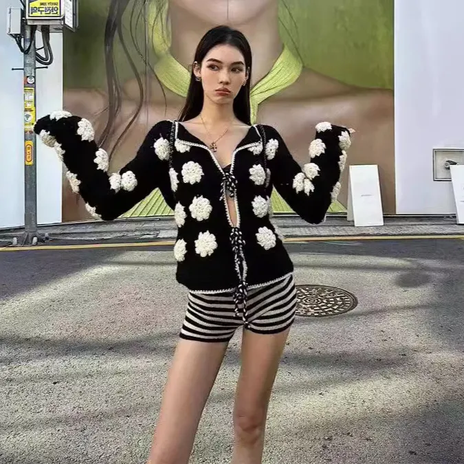 Women's French-style High-grade Heavy-duty Three-dimensional Crocheted Knitted Cardigan - Black