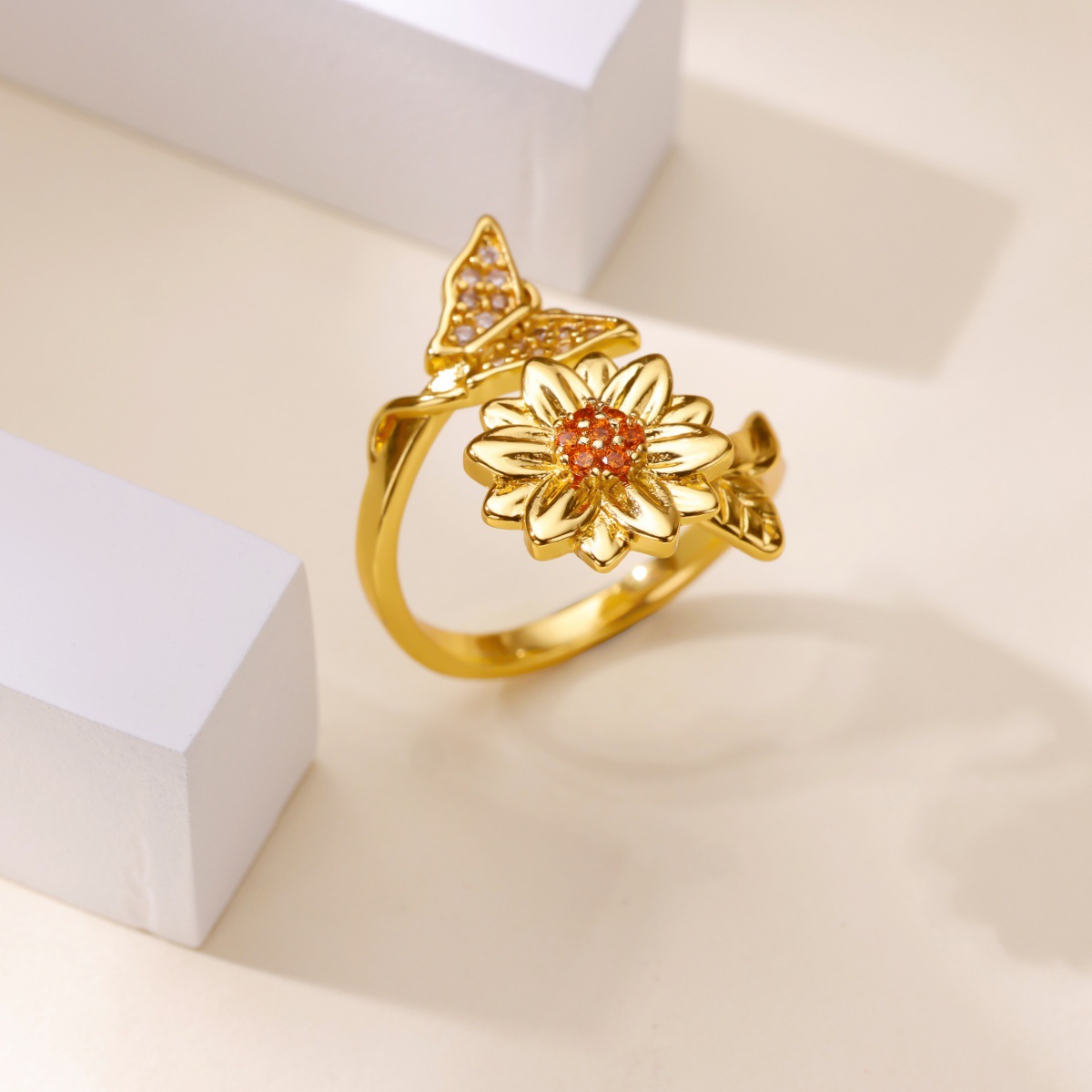 Womens Versatile Creative Ring With A Rotating Design