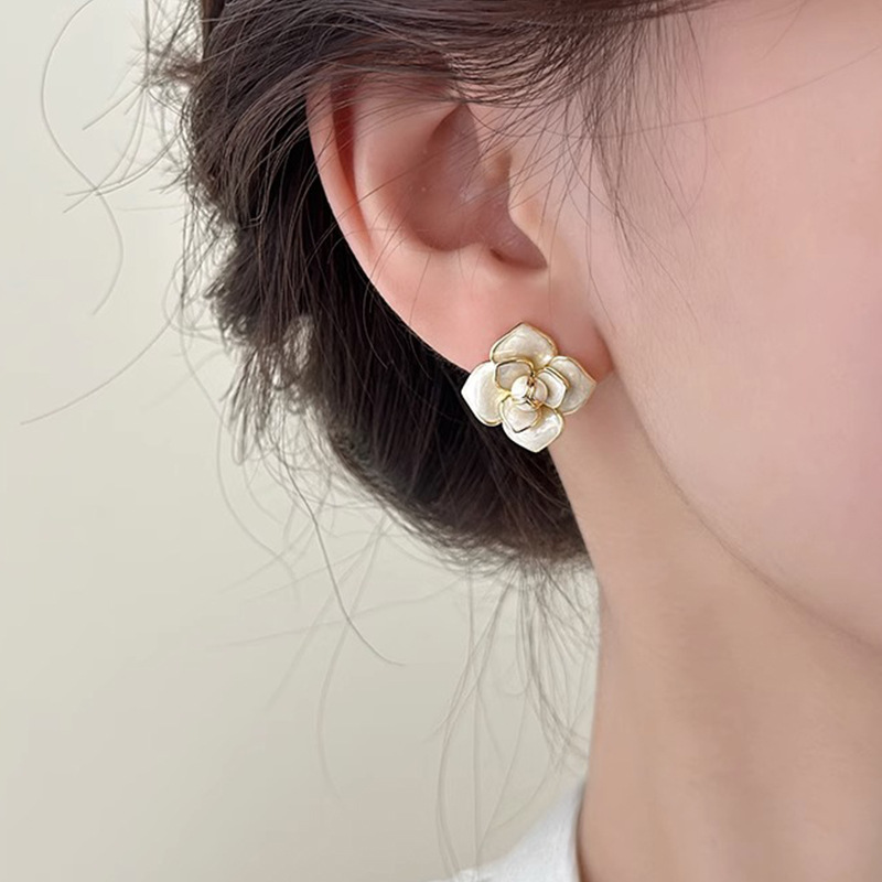 Flower Pearl Stud Earrings Women