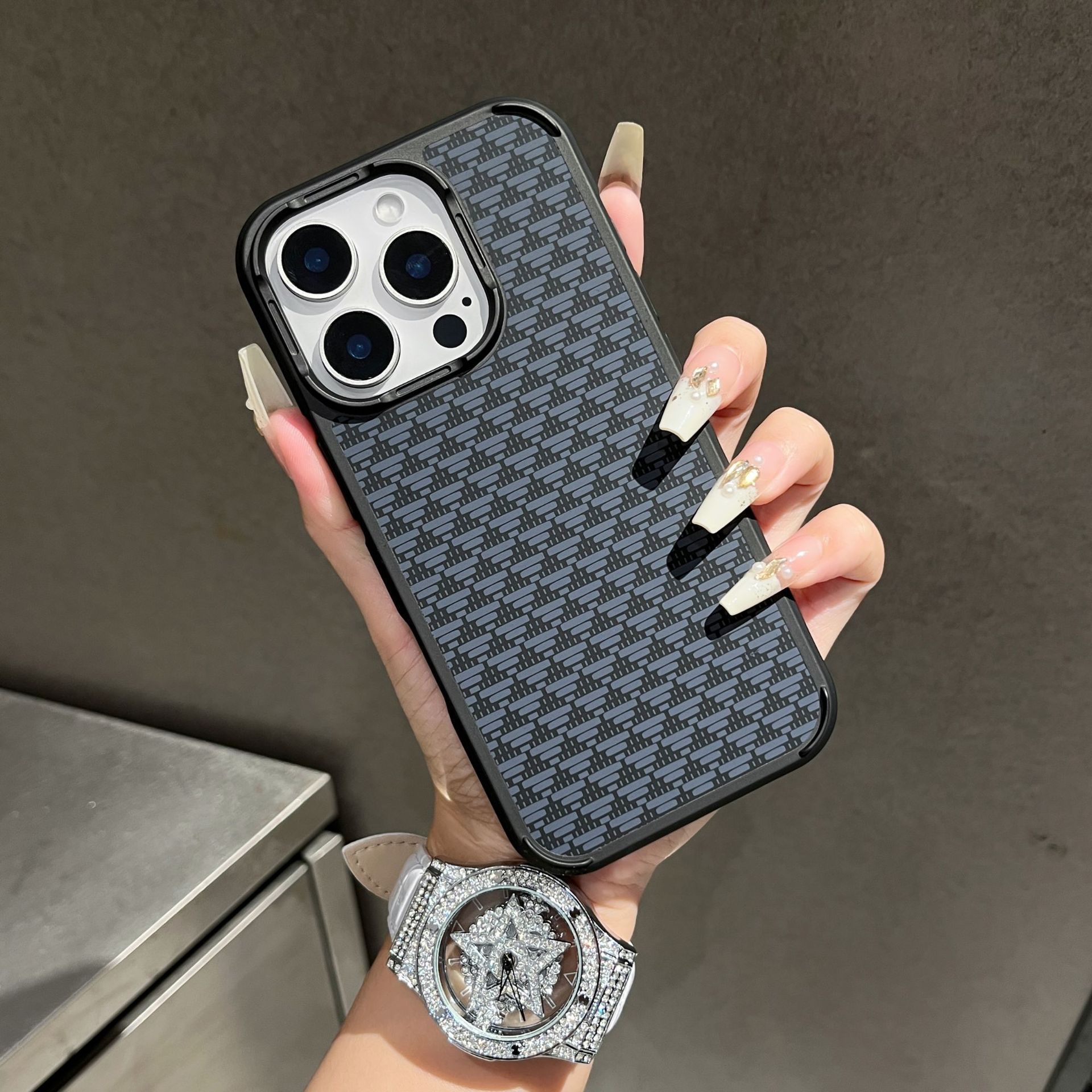 Carbon Fiber Magnetic Suction Shell With A Matte And Anti Drop Feel