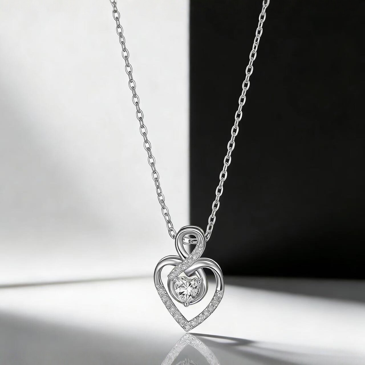 Heart Shaped Necklace For Women Clavicle Length Chain With A Heart Pendant