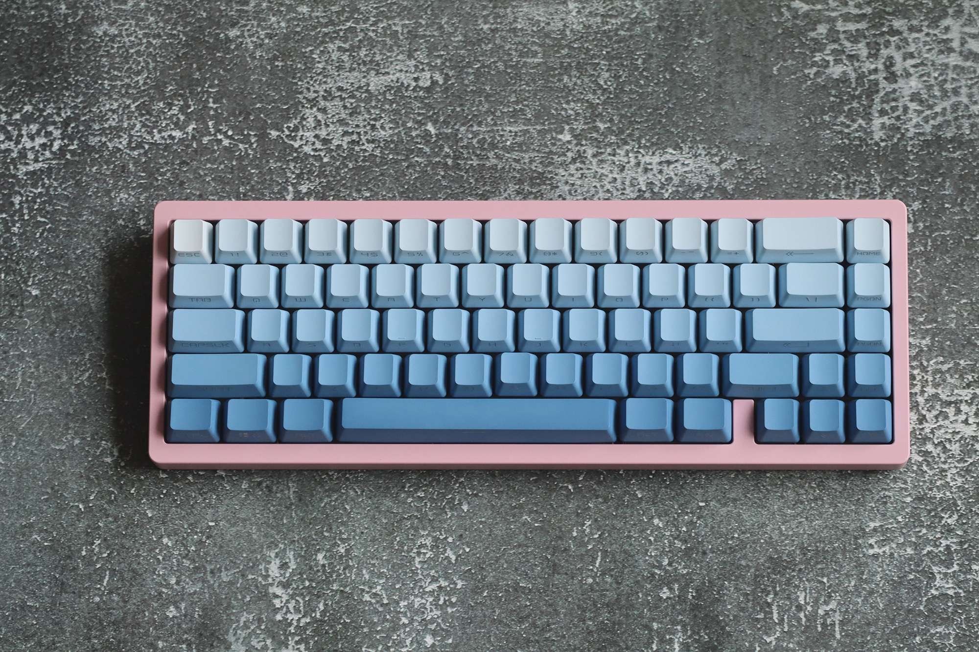 أغطية مفاتيح لوحة مفاتيح ميكانيكية نقش أمامي باللون الأزرق الضبابي مع مرور الضوء