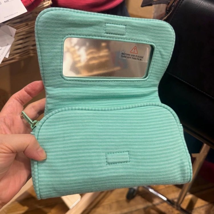 Korean-style Portable Makeup Organizer Bag — 1