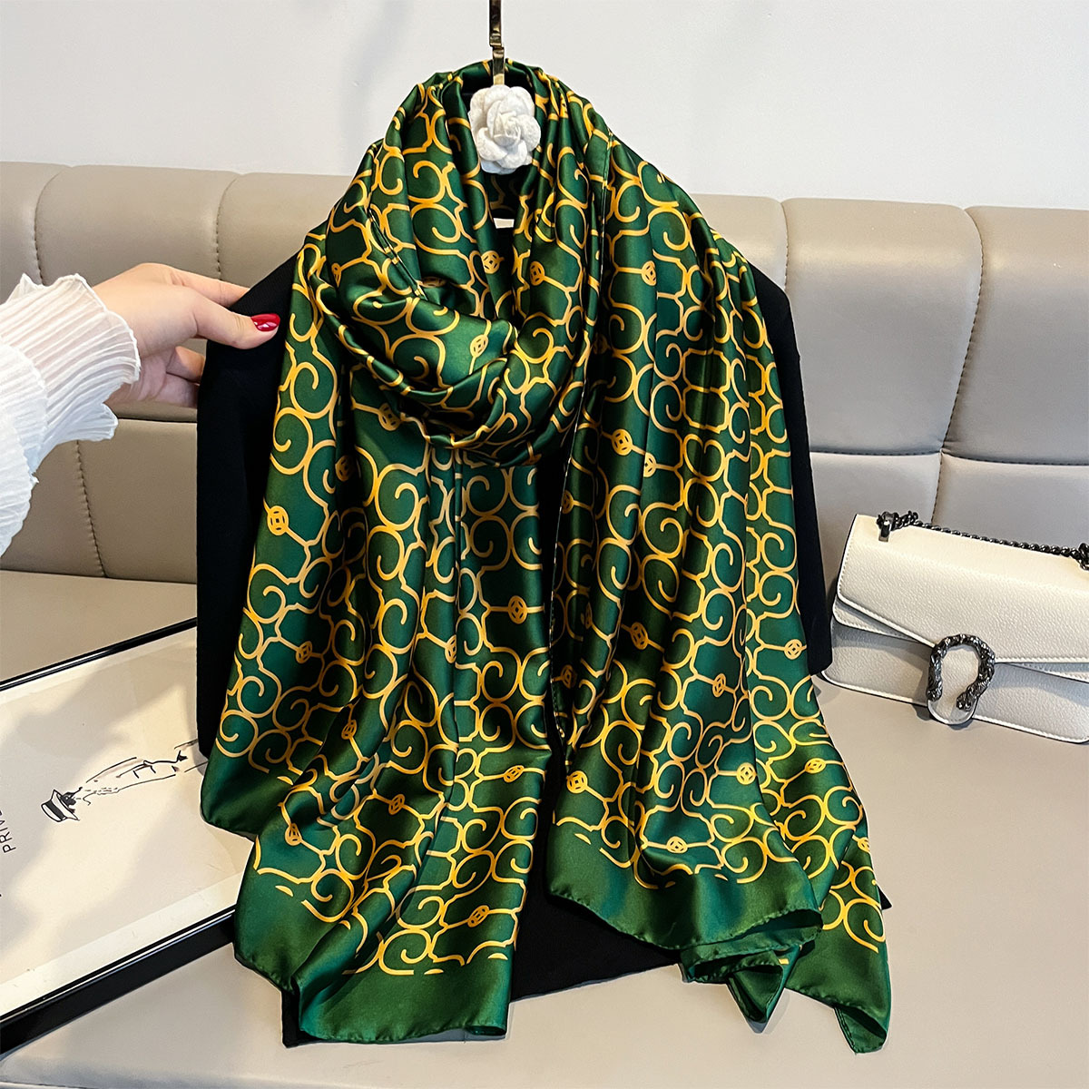 Simple Stylish And Versatile Green Shawl
