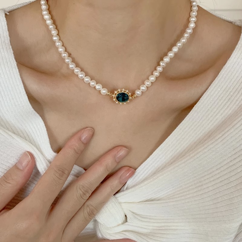 Women's French Retro Baroque Pearl Necklace