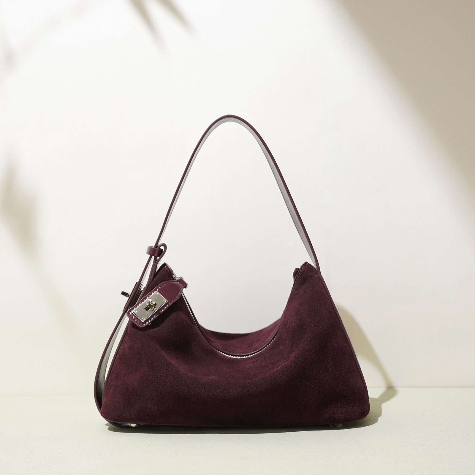 Retro-chic Soft Crescent-shaped Dumpling Bag Niche Design Shoulder And Tote Cowhide Commuter Bag For Women