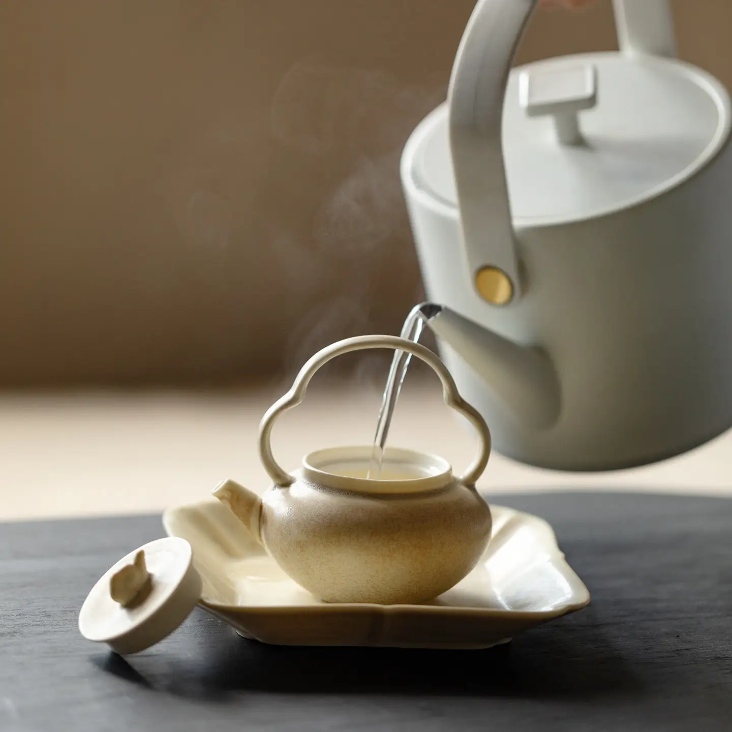 Beige Kiln-Changed Handle Tea Pot In Antique Style Made Of Ceramic