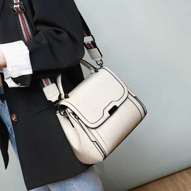 Women's Leather Simple Large Capacity Fashion Messenger Bag