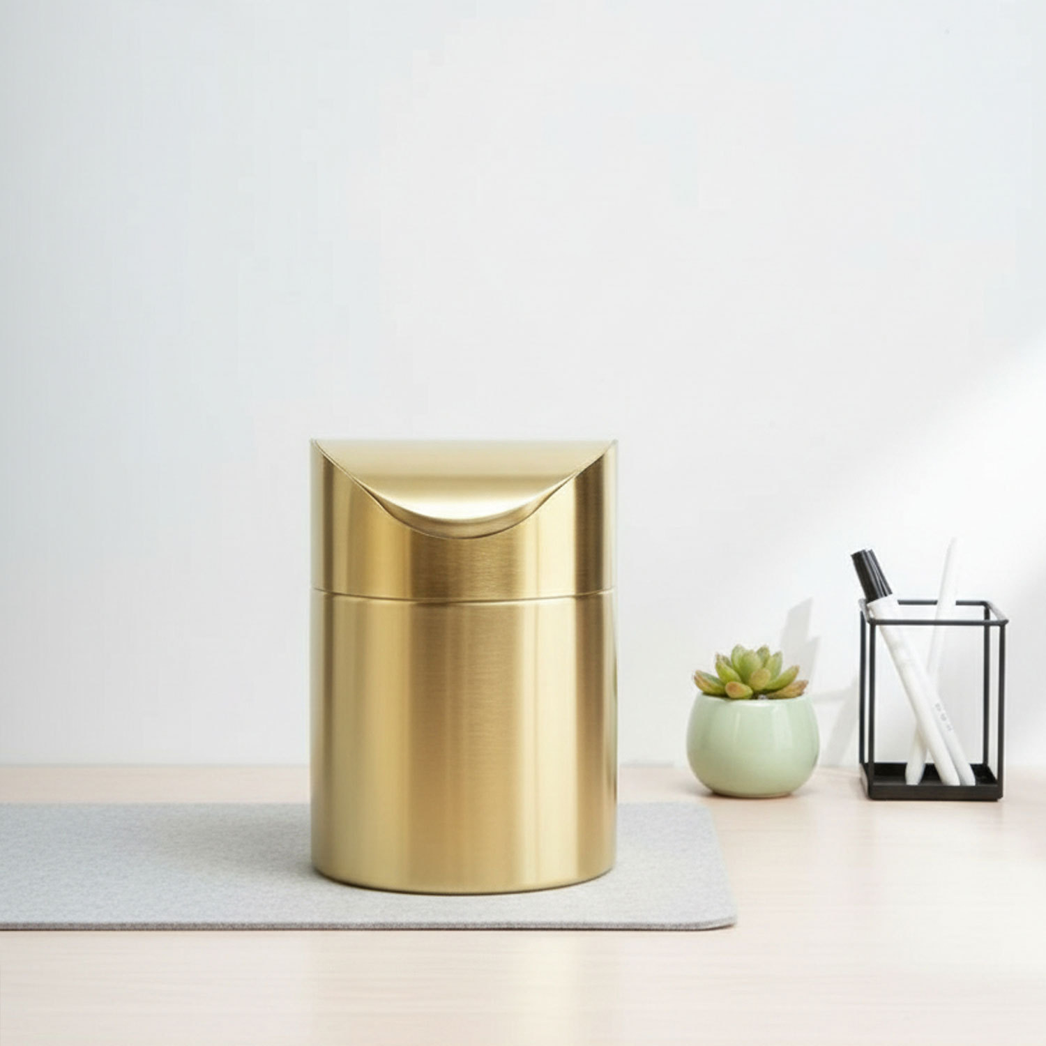 Golden Desktop Trash Can Creative Mini Trash Bin With Lid