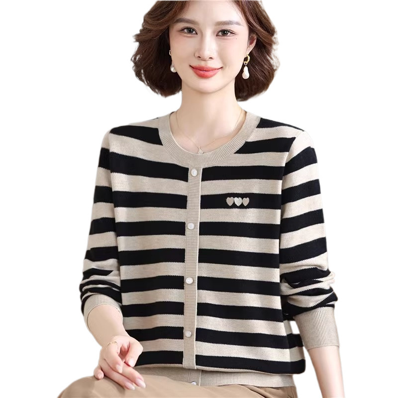 Versatile striped tops, loose large size, fashionable long-sleeved sweater, knitted bottoming shirt