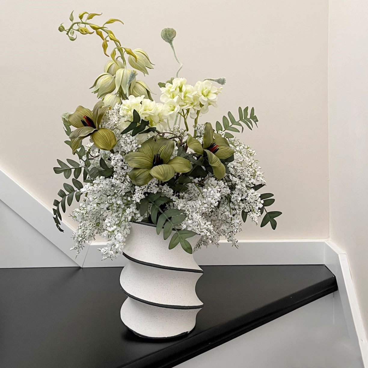 Nordic Instagram-style Ceramic Vase Light Luxury Flower Arrangement Decoration With A High-end Aesthetic - Image 1