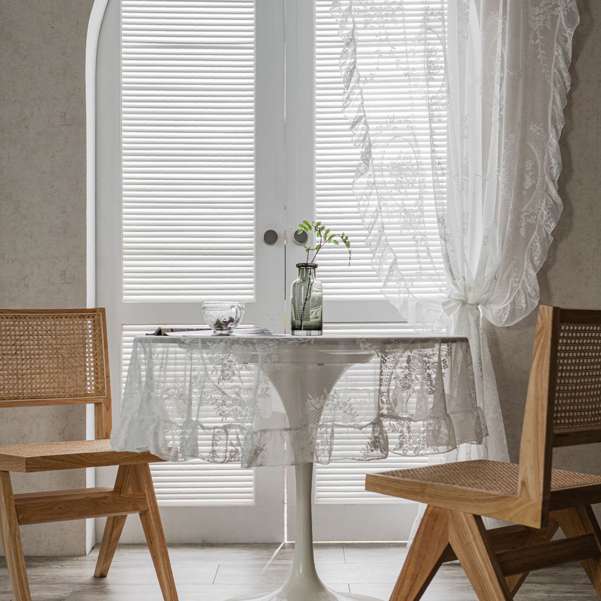 Lace-trimmed Balcony Bay Window With White Sand Partition And Wavy Pastoral Curtains