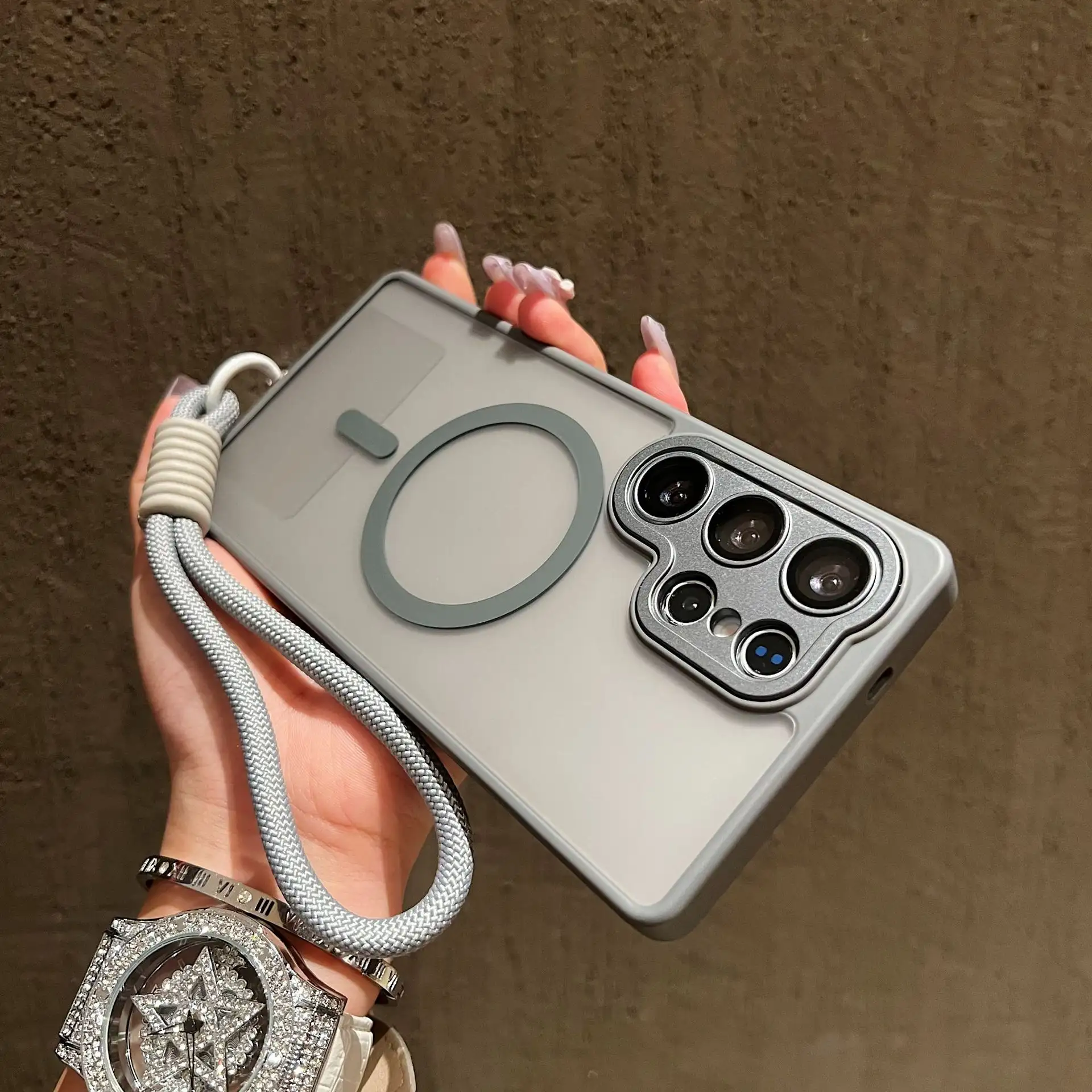 Yadun Sand Strap Magnetic Phone Case