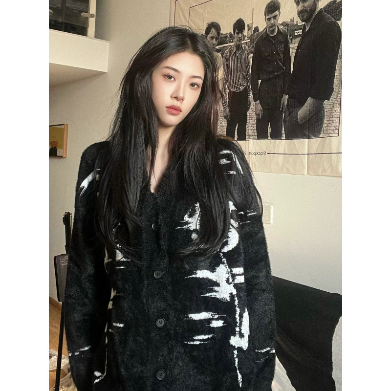 Retro Black Knitted Cardigan Sweater Women's Spring And Autumn Jacquard