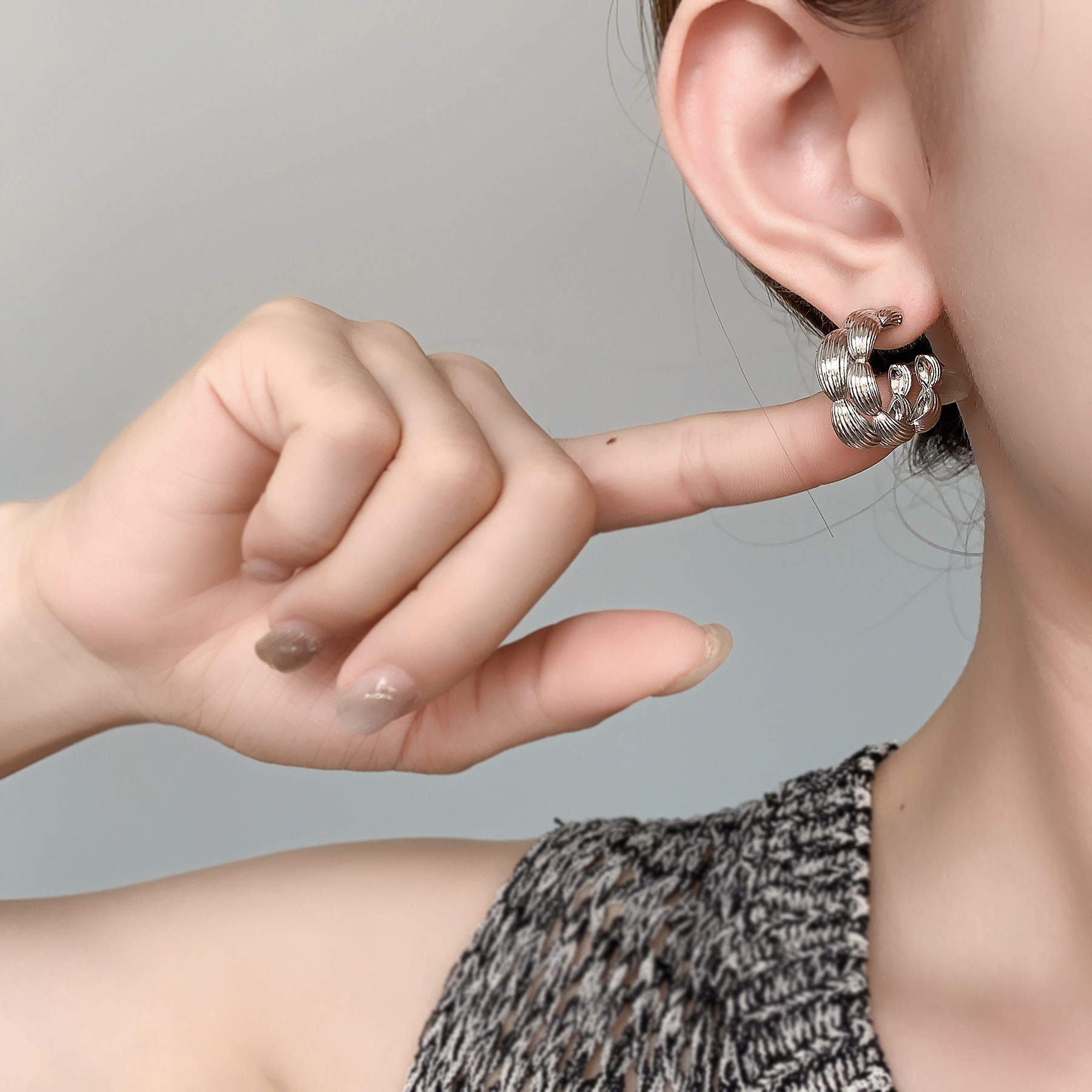 Fashion Simple Double Circle Plant Texture Ear Studs