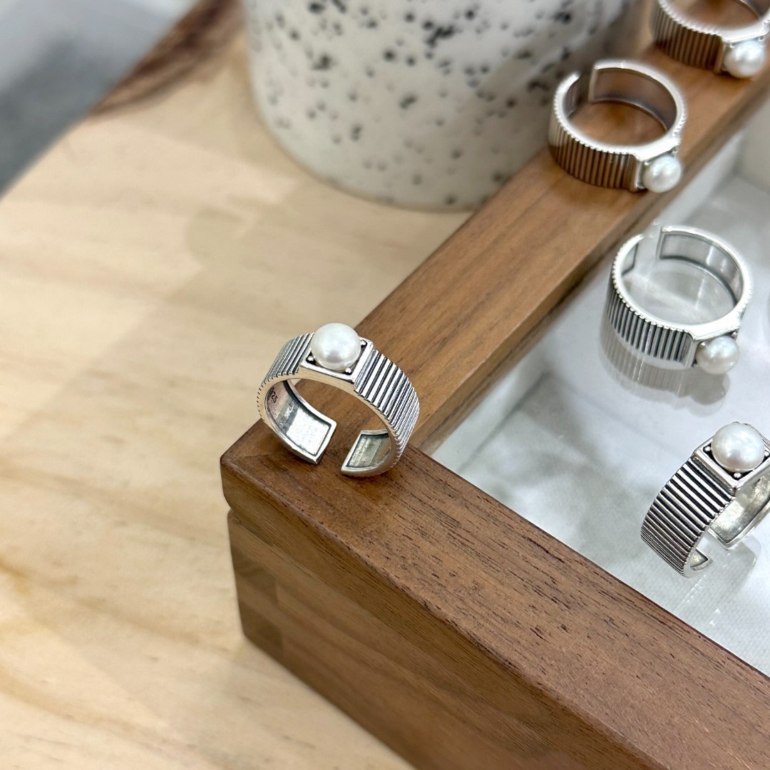 Vintage Vertical Stripes  Water Open-end Pearl Ring