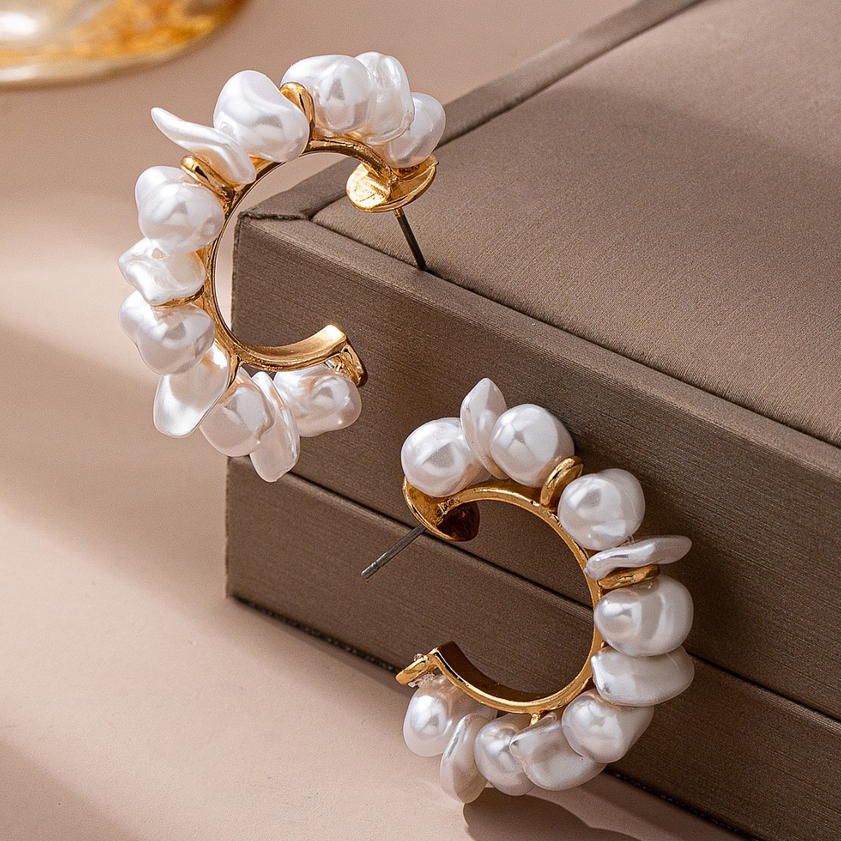Fashionable Irregular C-Shape Pearl Earrings
