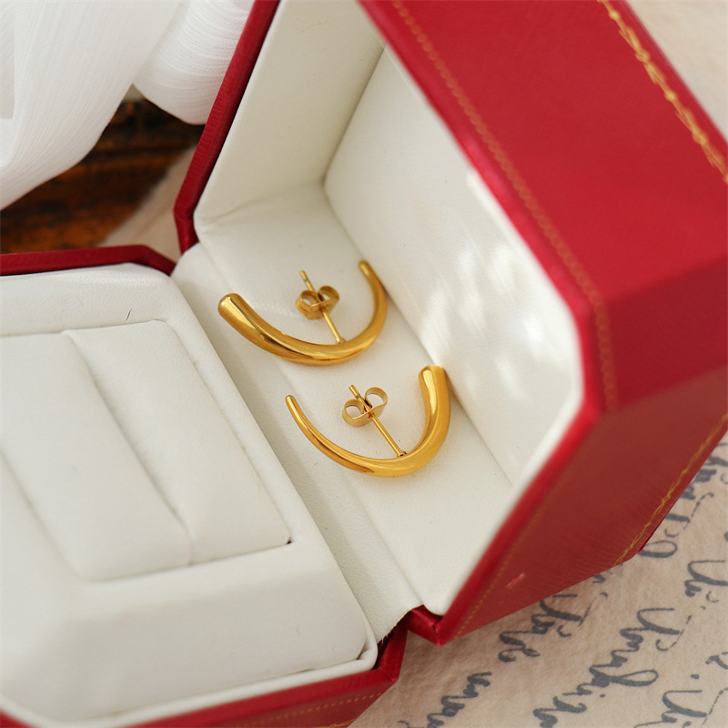 Women's Fashion Horn Glazed Surface Ear Stud