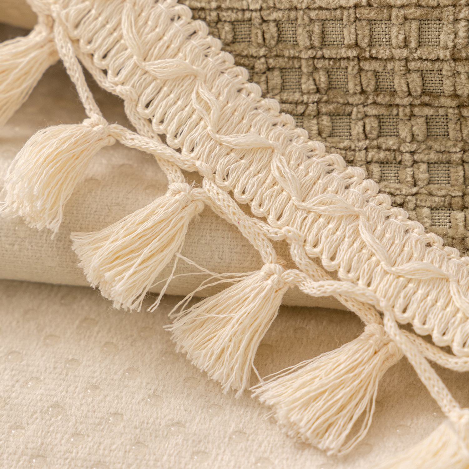 Special-shaped Tassle Fashion Short Plush Non-slip Sofa Cover