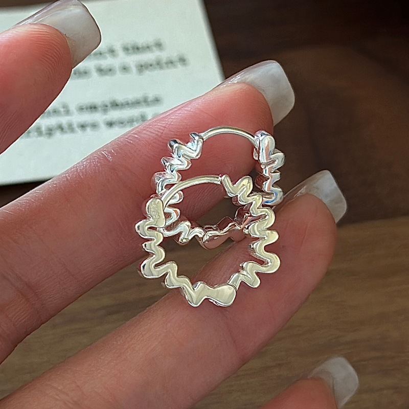 Women's Minimalist Pure Silver Retro Textured Wave Earrings