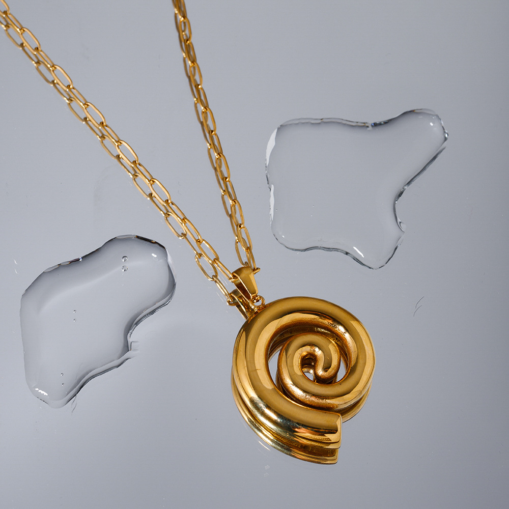 Stainless Steel 18K Gold Thread Circle Pendant Necklace