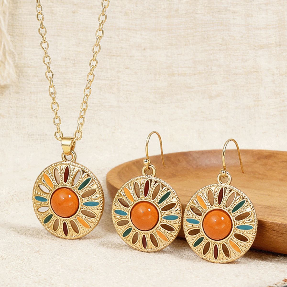 Round Pendant Necklace And Earrings