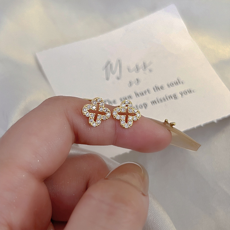 Gentle And Versatile Temperament Commuting Earrings