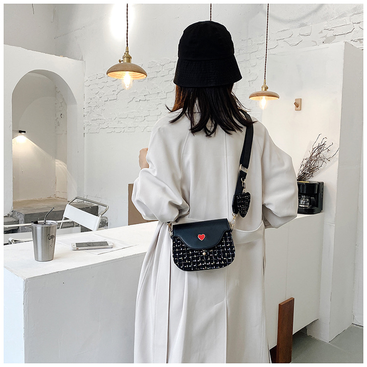 Title 3, All-match woolen woven one-shoulder wide bag sm...