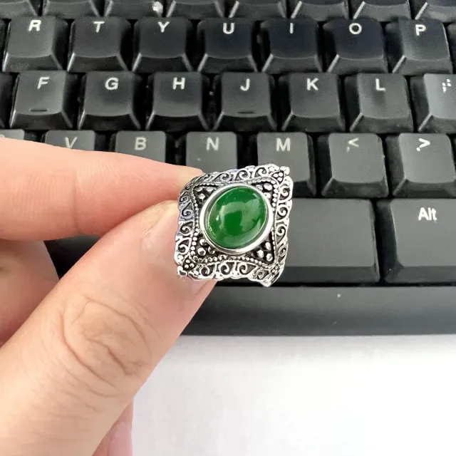 Vintage And Elegant Ring For Women Emerald - Shop at LoveMi