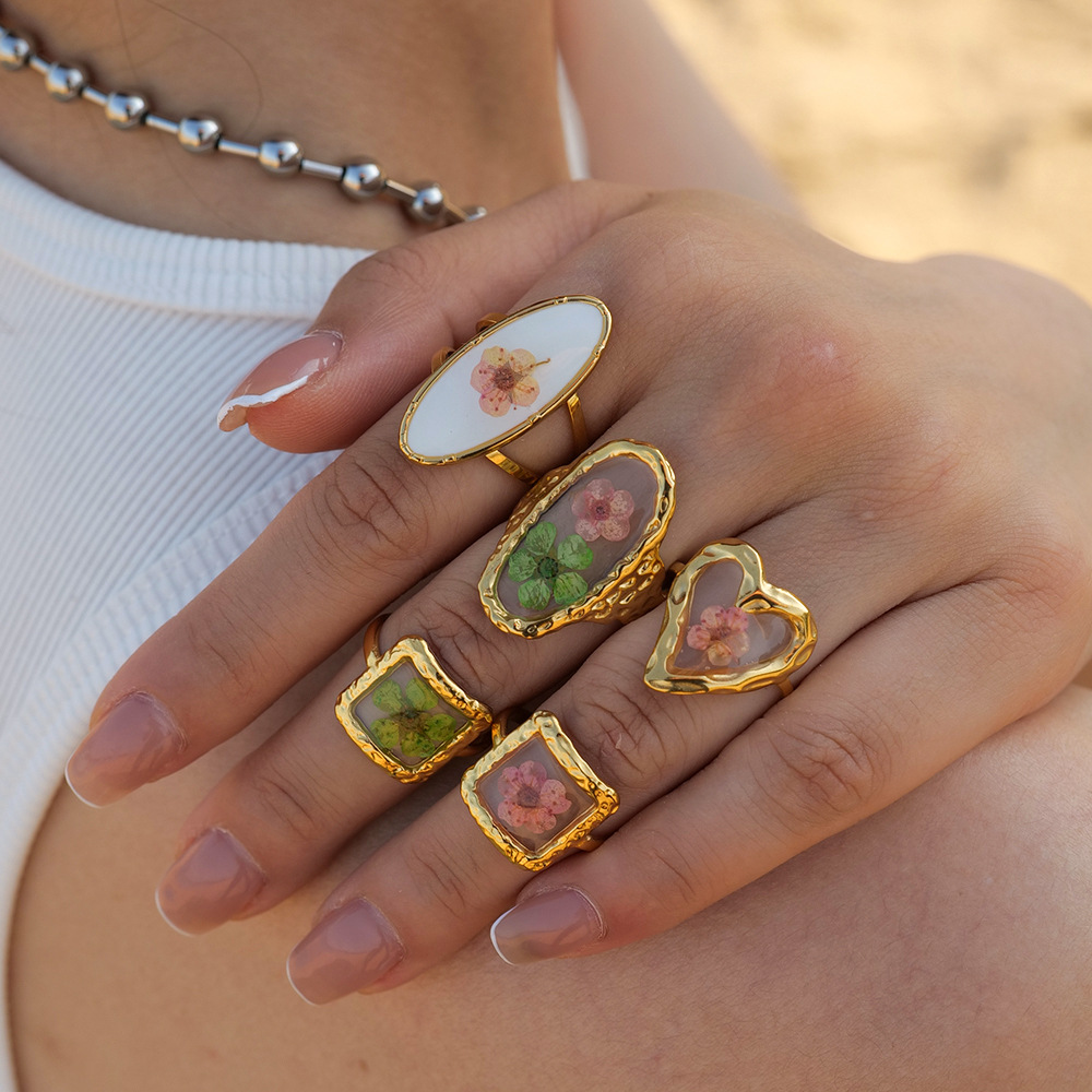 The Eternal Flower Series Stainless Steel Ring Has A Premium Feel