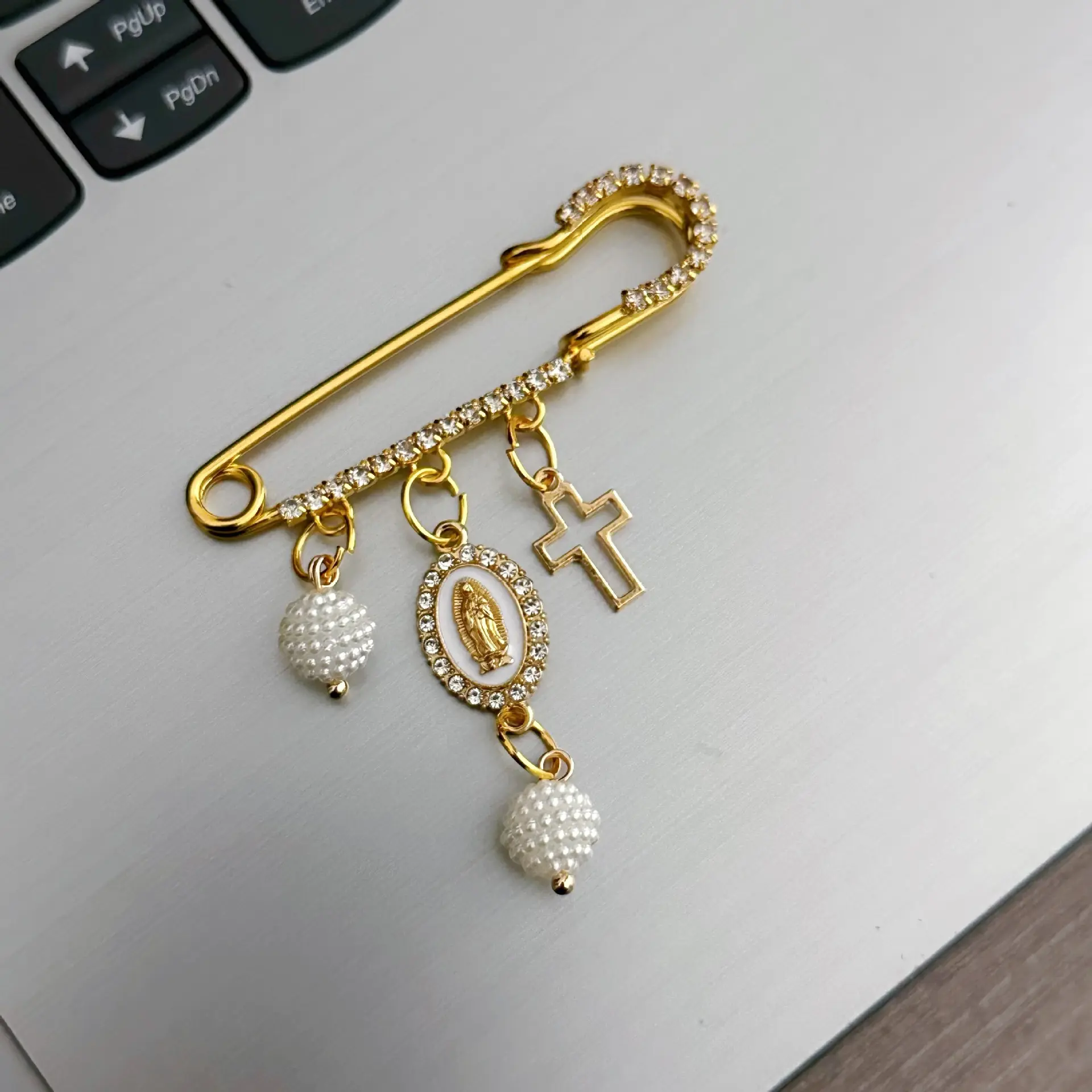 Retro Cross Faith Brooch Set