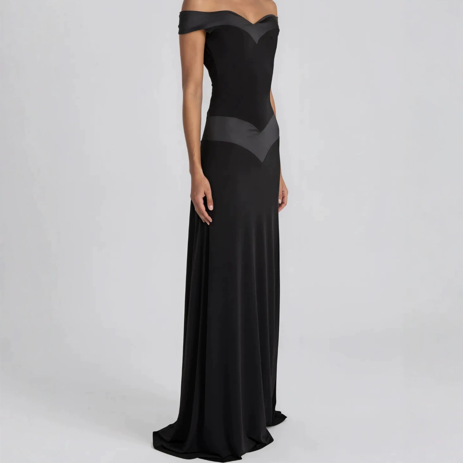 One-shoulder V-neck Panelled Mermaid Dress 3