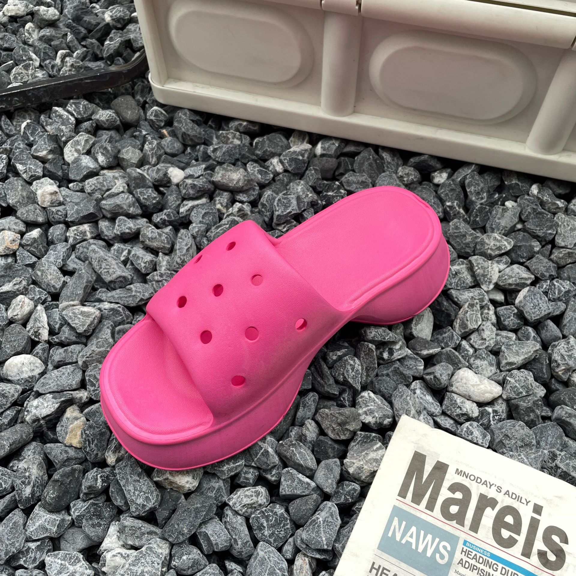 Women's Summer Round Toe Home Thick soled Slippers Red - Shop at LoveMi