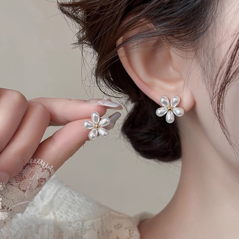 Korean Style Small Exquisite Cute Style Little Flower Pearl Stud Earrings
