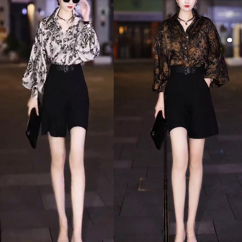 Printed Shirt And High-waisted Shorts For A Slimming Look Womens