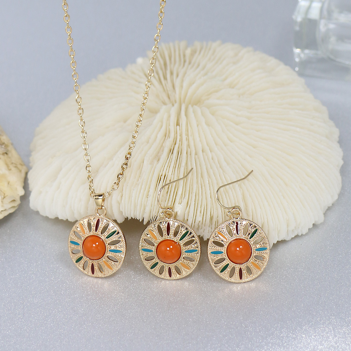 Round Pendant Necklace And Earrings