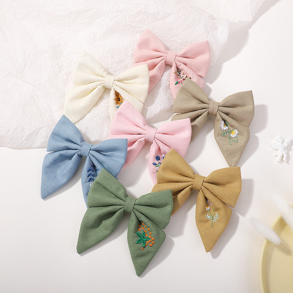 Embroidered Flower Barrettes Handmade Fabric Bow Girls Hair Accessories — image 1