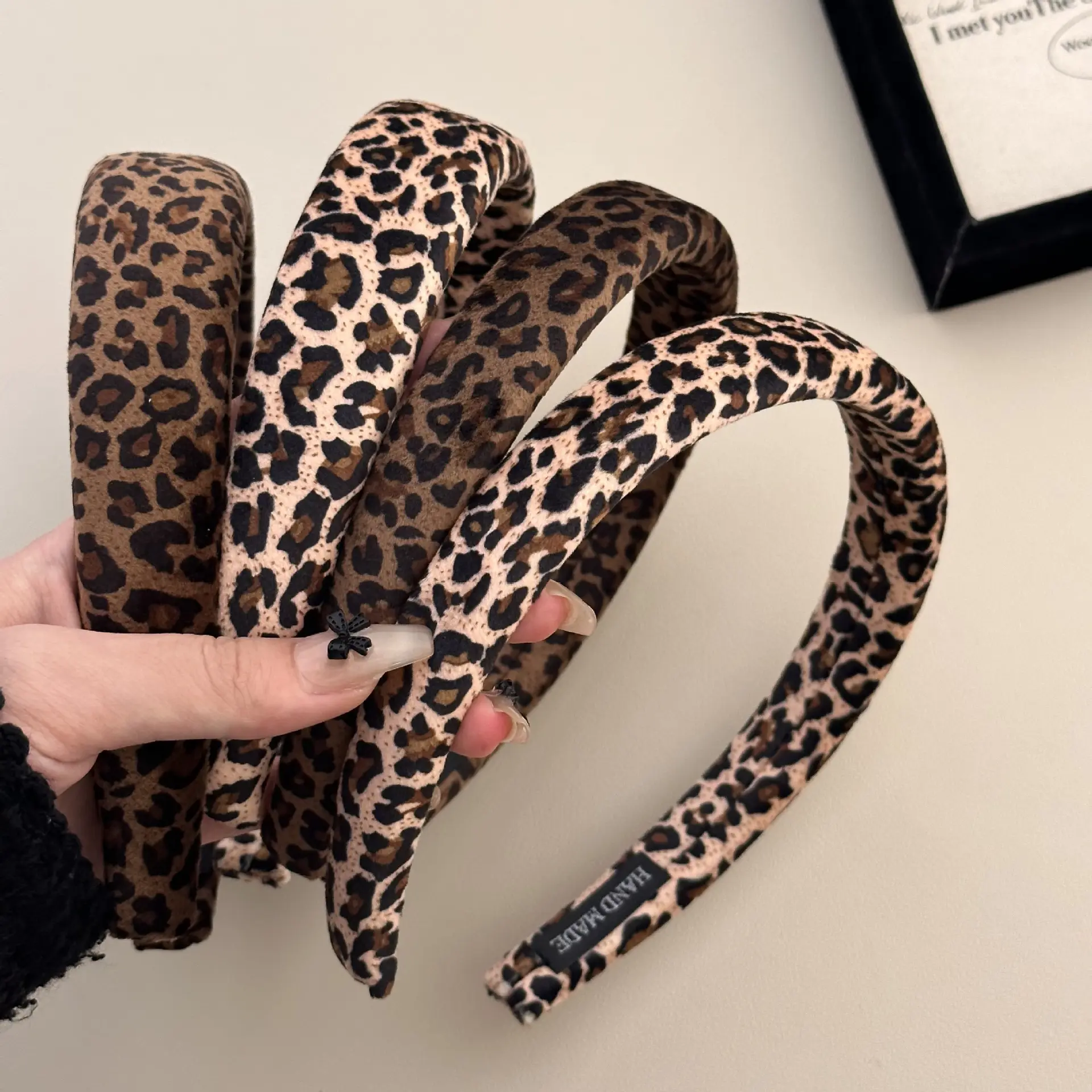 Fashionable All-matching Vintage Leopard Print Velvet Sponge