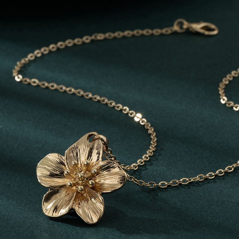 Retro Simple High-grade Simple Flower Metal Necklace
