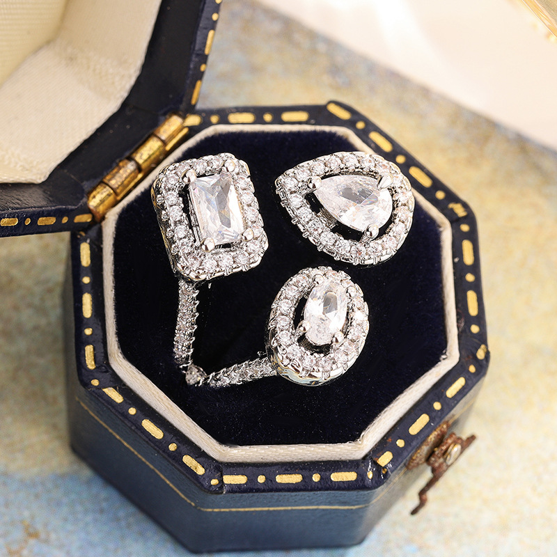 Luxury Zircon-Encrusted Square Candy Ring For Women In European And American Styles