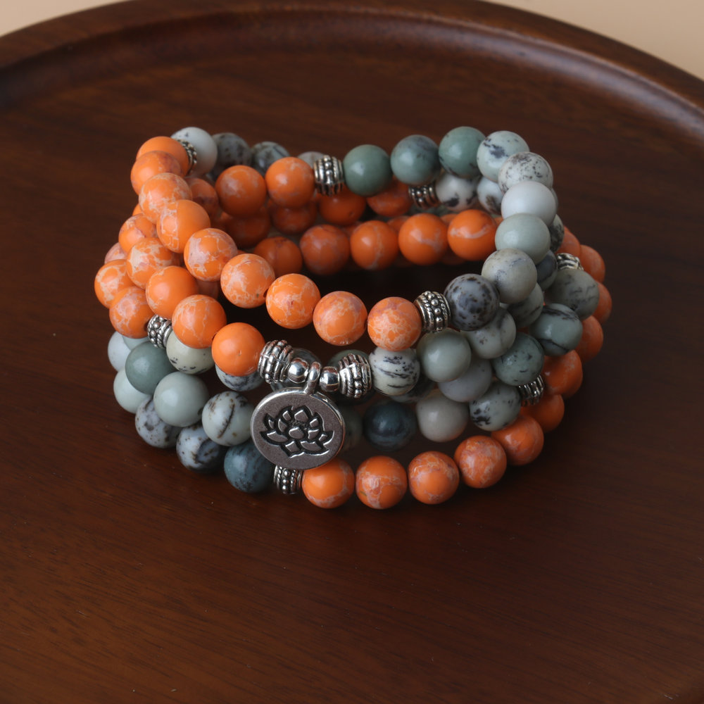 سوار قلادة مسبحة من حجر طبيعي 108 قطع مع قلادة لوتس