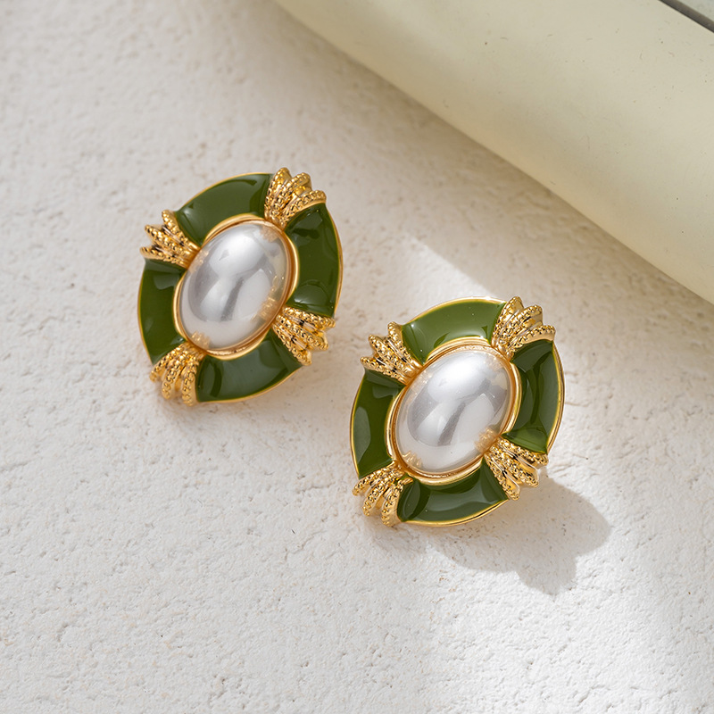 Temperament Entry Lux Enamel Dripping Vintage Pearl Earrings