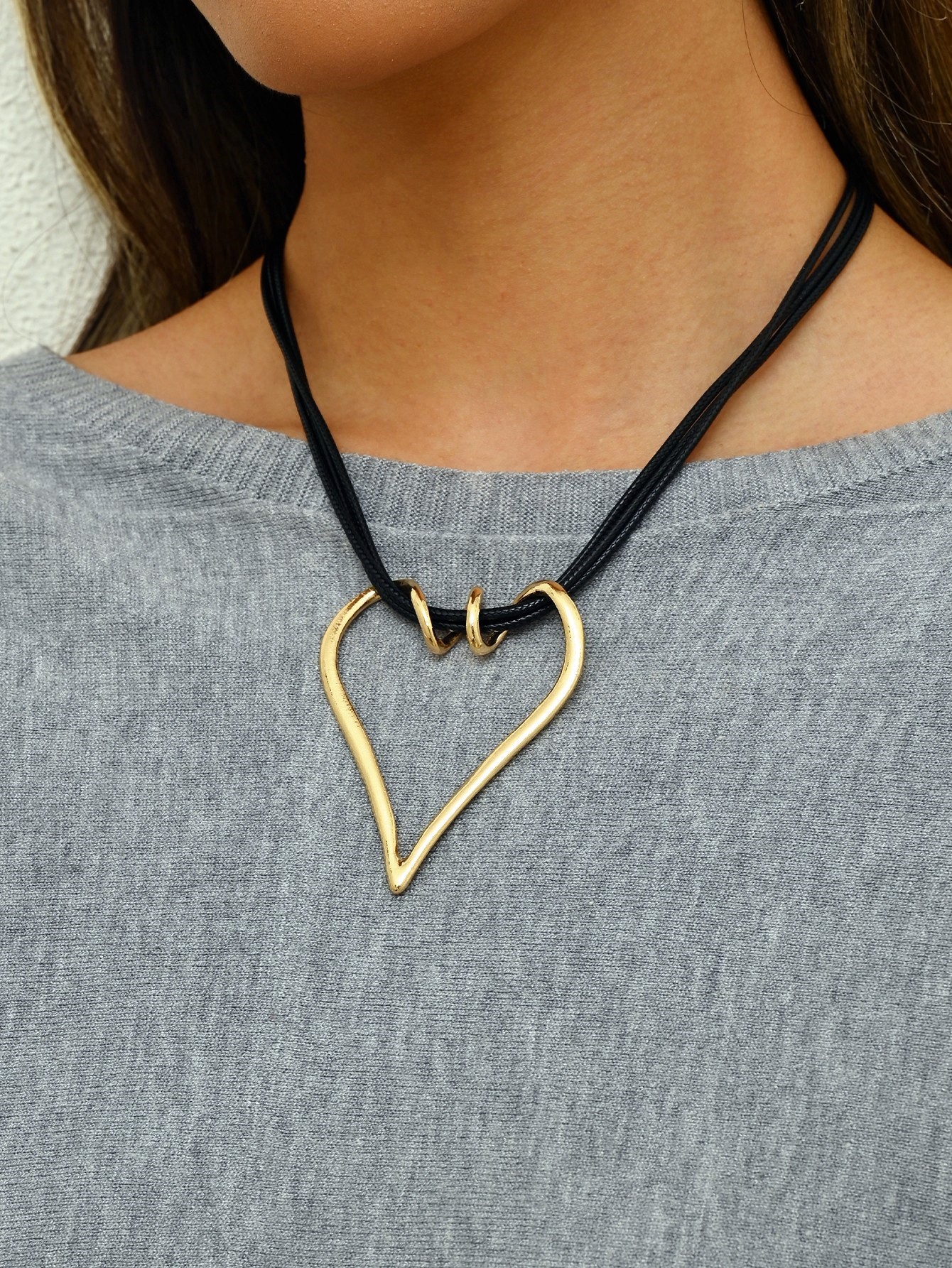 Womens Minimalist Trendy Geometric Hollow-out Heart Clavicle Necklace